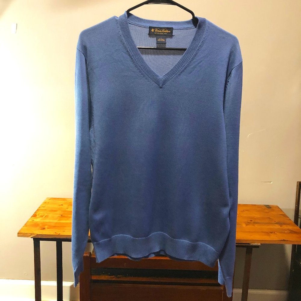 Brooks Brothers Medium Silk V-Neck Silk Sweater